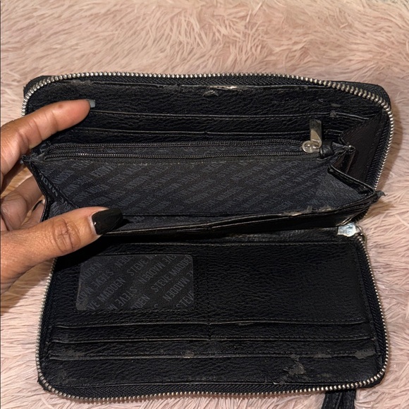 Steve Madden Embossed Black Clutch - Picture 4 of 4